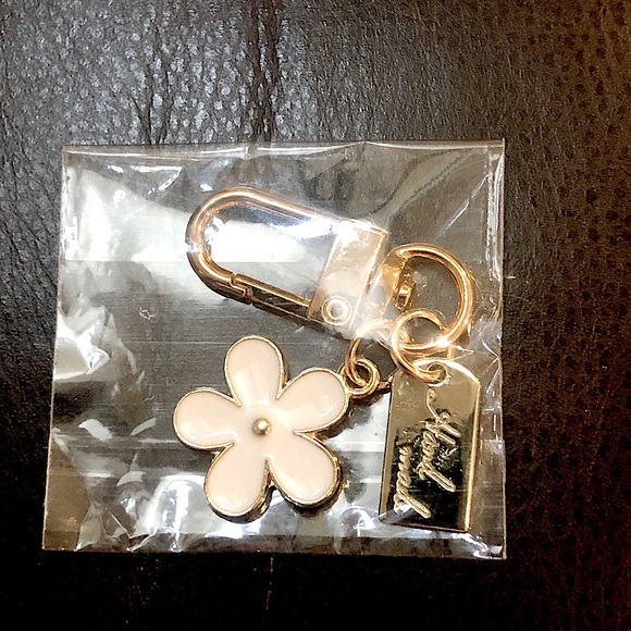 W Black Gold Flower Keychain Brand New - BAG CHARM - Picture 9 of 16
